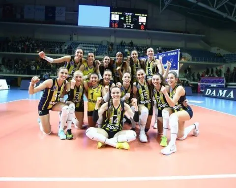 Fenerbahçe İtalya’nın Savino Del Bene Scandicci takımını 3-2 Yendi ve Yarı Finalde