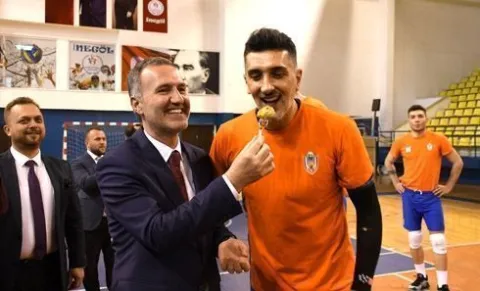 İnegöl Belediye Spor'da Play Out Öncesi Alper Taban'dan Moral Ziyareti