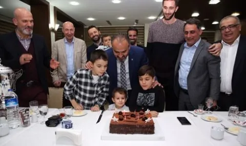 Bursa'nın Şampiyon Efelerinden Sezona Yemekli Veda