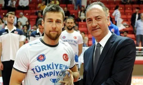 Halkbank'ta Michael Kubiak'la Yollar Ayrıldı. Polonya medya haberlerne göre Kubiak Japonya'ya Gitti.