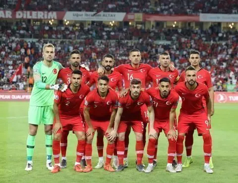 Voleybolda Slovakya'yı 3-0 Yendikten Sonra Futbolda Fransa'yı 2-0 Yenmemiz Büyük Sevinç Yarattı
