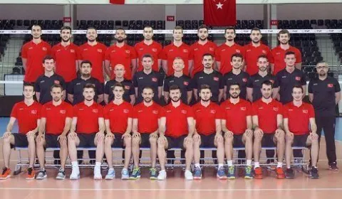 A Erkek Milli Takımı İzmir Turnuvası'nı Sopn Günü Yunanistan'ı da 3-2 Yendi ve Lider Bitirdi.