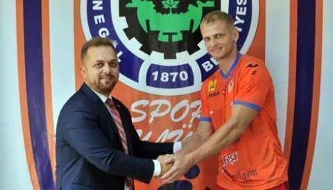 İnegöl Belediye pasör çaprazı Aleksandr Kovalev ile sözleşme imzaladı.