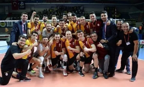 Galatasaray HDI Sigorta, Fenerbahçe HDI Sigorta'yı Axa Efeler Ligi'nde de Yendi