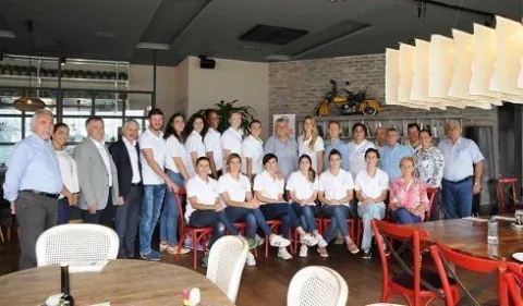 Sarıyer Belediyespor'lu Voleybolcular Başkan Şükrü Genç'le Kahvaltı Yaptı
