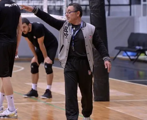 Beşiktaş Erkek Voleybol Takımında Milli Takımın eski antrenörlerinden Işık Menküer görevine başladı.