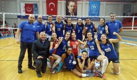 İlbank, 1. Lig B Grunun Zirve Mücadelesinde Samsun BŞB Anakent'i Deplasmanda 3-1 Yenerek 3 Puanı alırken 10 maçta 10 Galibiyetle Liderliğini Sürdürdü