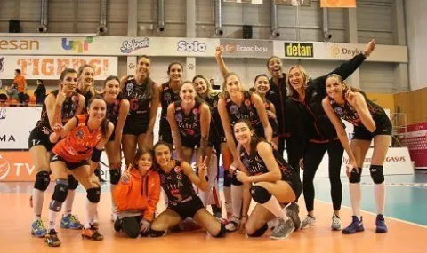 Eczacıbaşı VitrA, Bursa Büyükşehir Belediyespor Karşısında Terledi Ancak 3 -0 Galip Geldi