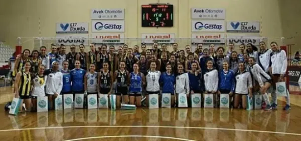 Çanakkale Belediyesi'nin düzenlediği 10. Barış Kupası'nda Fenerbahçe şampiyon oldu.