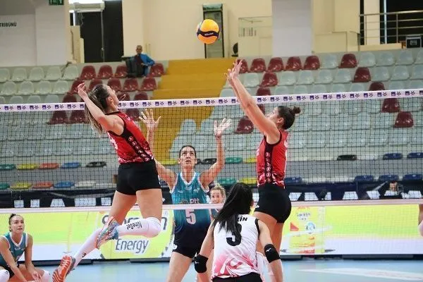 Axa sigorta Kupa Voley Kadınlarda THY PTT'yi 3-1 Yendi