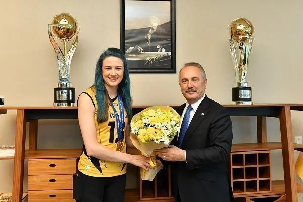 Vakıfbank, 1 Yıl Formasını Giyen Meryem’e Teşekkür Etti