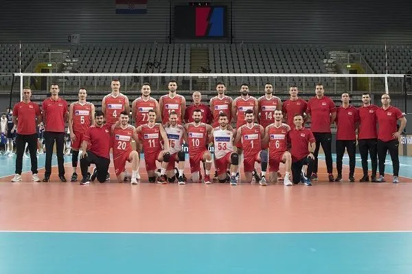 Efeler  yarı finalde ev sahibi Hırvatistan’ı 3-1 yenerek finale yükseldi.
