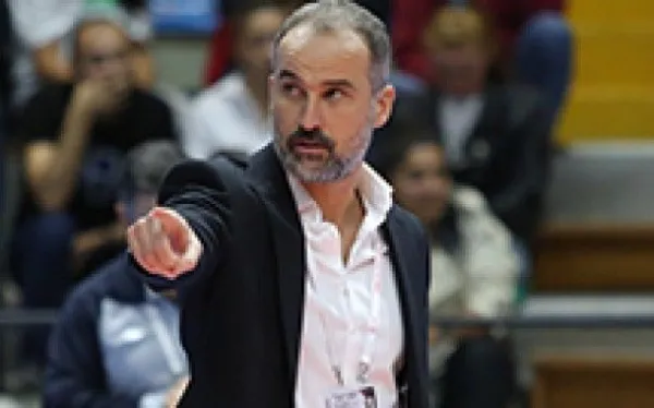 Bursa Büyükşehir Belediyespor Başantrenör Cemal Bora Şensoy’la yola devam edecek