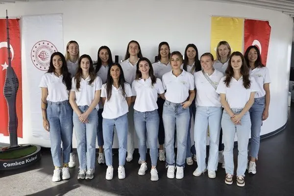 PTT Kadın Voleybol Takımı, basın mensuplarıyla bir araya geldi.
