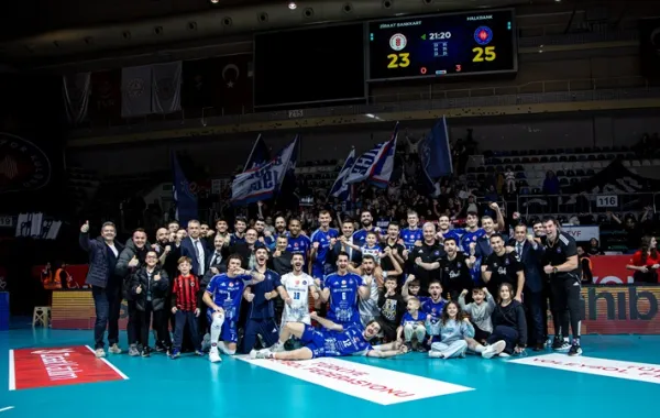 Halkbank, Ziraat Bankkart'I 3-0 Yendi Yenilmezliğine Son Verdi:0-3
