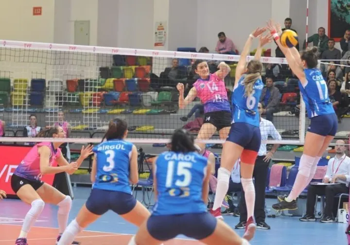 Bursa BBSK, N,lüfer Belediye'yin3-1 Yenerek bir adım öne geçti.