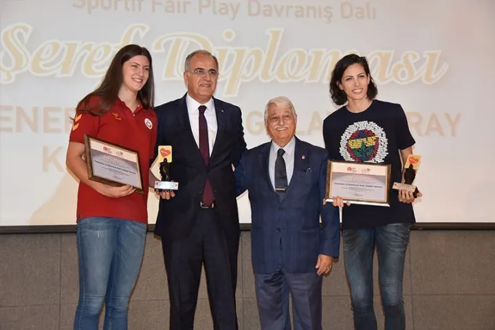 Voleybola Fair Play Şeref Madalyası Ödülü