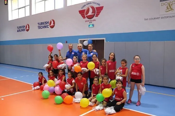 Türk Hava Yolları Spor Kulübü, Kış Dönemi Spor Okulları’nın açılışını 6 Ekim 2018 Cumartesi günü TOKİ Şehit Er Yılmaz İlköğretim Okulu’nda yaptı.