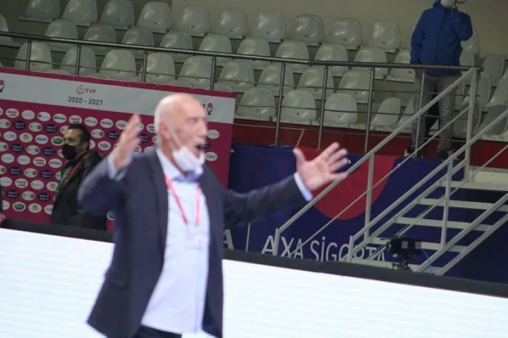 Galatasaray’ Antrenörü Nedim Özbey'in Rahatsızlığı Üzdü