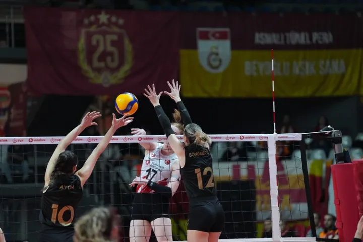 Galatasaray Daikin, THY'ye ilk seti verdi ama maçı 3-1 aldı