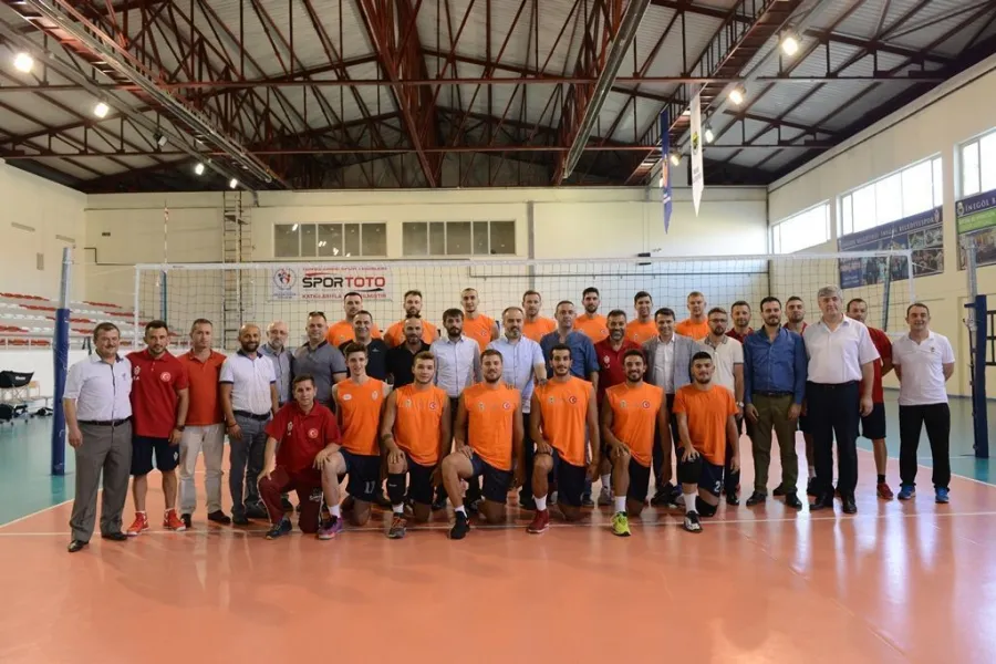 İnegöl Belediyespor Voleybol Takımı, sezon açılışını Başkan Alinur Aktaş ile birlikte yaptı.