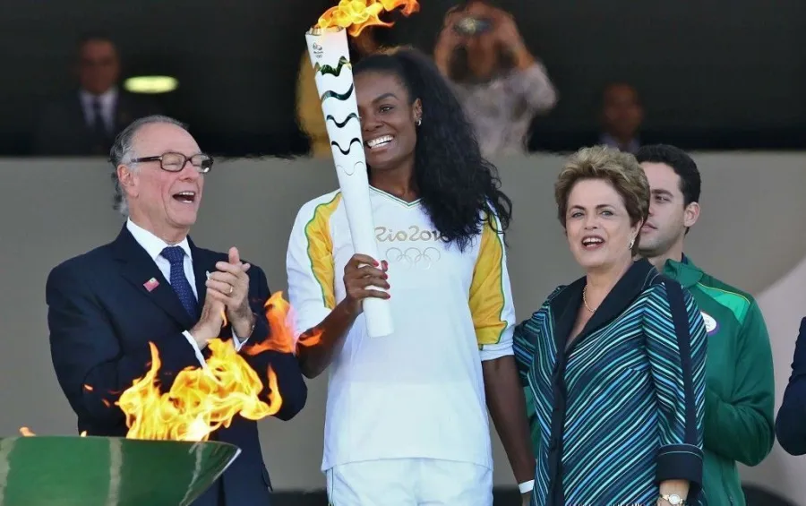2016 Rio Olimpiatları Meş'alesini İlk Olarak Brezilya Kadın Voleybol Milli Takımı Sporcusu ve Fenerbahçe’nin eski oyuncusu Fabiana Claudino taşıdı.