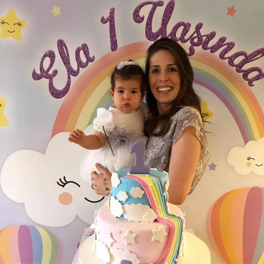 Milli Voleybolcu Elif'in Kızının Birinci Yaş Mutluluğu