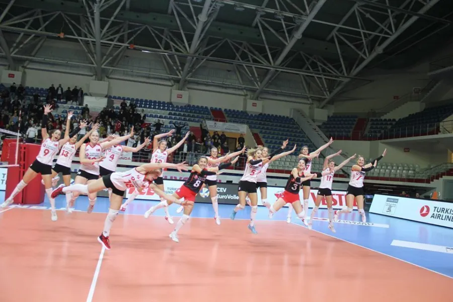 Türk Hava Yolları, CEV Challenge Kupası’nda adını son 16 takım arasına yazdırdı.