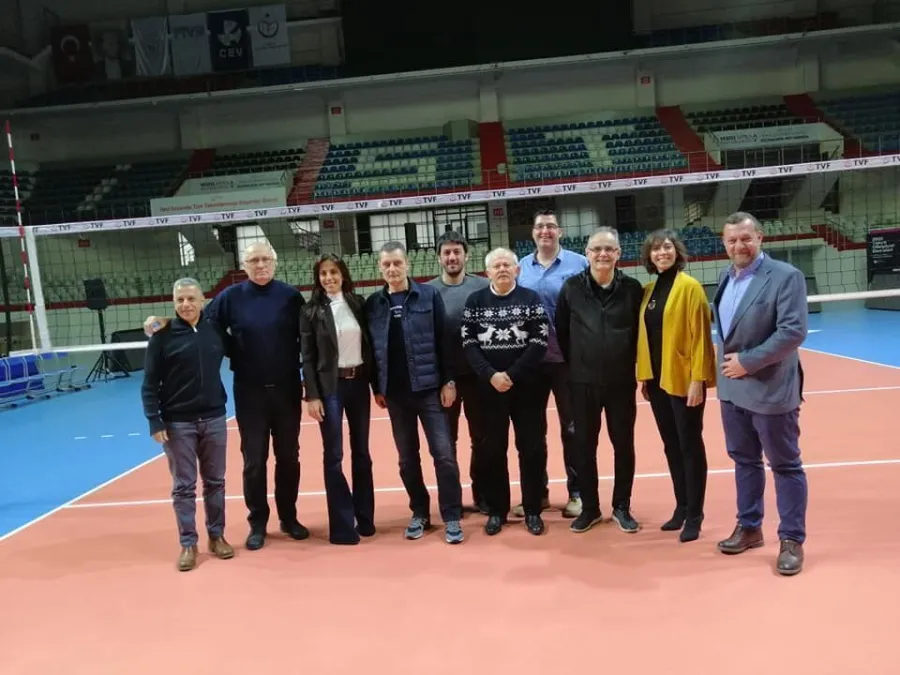 VAD Antrenör Semineri Burhan Felek Voleybol Salonu’nda yapıldı.