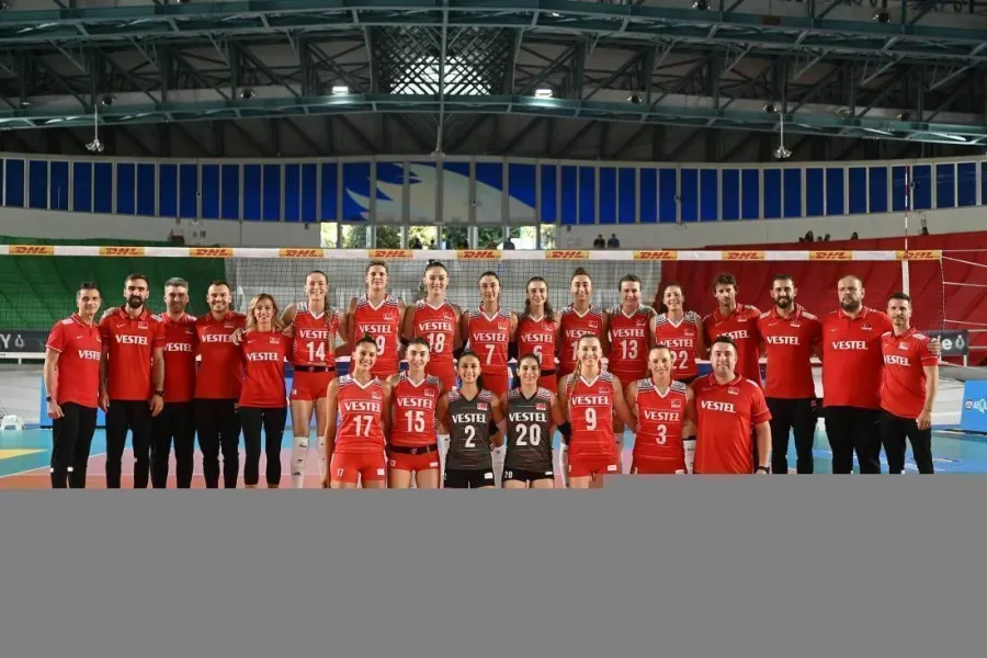 A Milli Kadın Voleybol Takımımız, DHL Hazırlık Turnuvasına galibiyetle başladı.