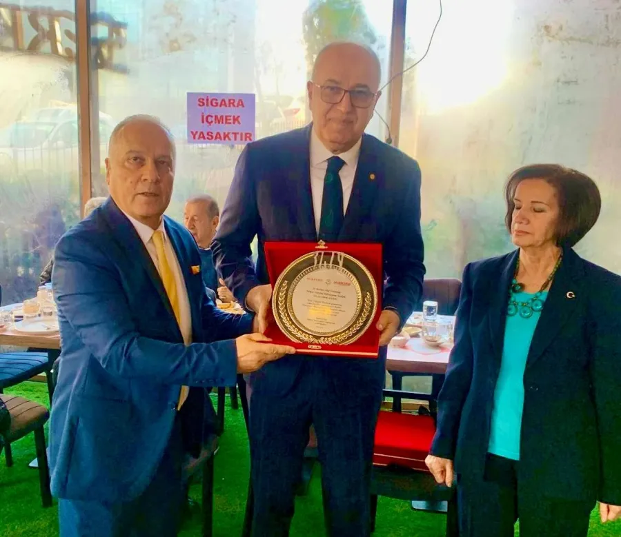 TVF Başkanı Üstündağ a “Yılın Spor İnsanı” Ödülü
