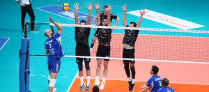 Halkbank, DEPLASMANDA Kuşgöz İzmir Vinç Akkuş Belediyespor’u 3-0 mağlup etti.