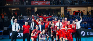 Ziraat Bankkart, İstanbul Deplasmanında Fener'i 3-0'la geçti.