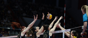 Lider VakıfBank, İzmir deplasmanından galibiyetle döndü